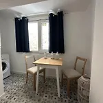 Ellie Apartament *
